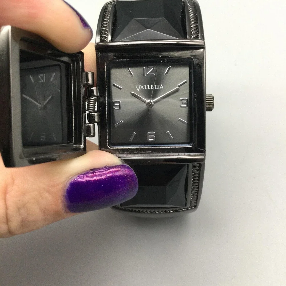 Valletta Womens Watch 31mm Silver Tone Faceted Bangle Bracelet New Battery 6.75